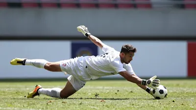 Jack Bonham has signed a one-year contract extension with Bolton Wanderers, keeping the promotion-winning goalkeeper at...